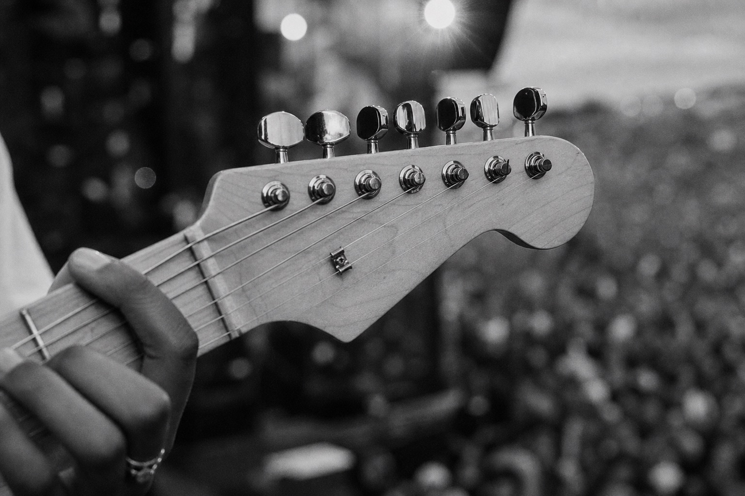Headstock de seis tarraxas da guitarra creme